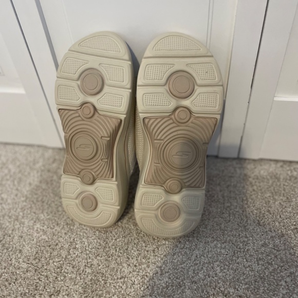 Skechers Archfit Sandals, tan with adjustable buckles, size 7 - Picture 6 of 6